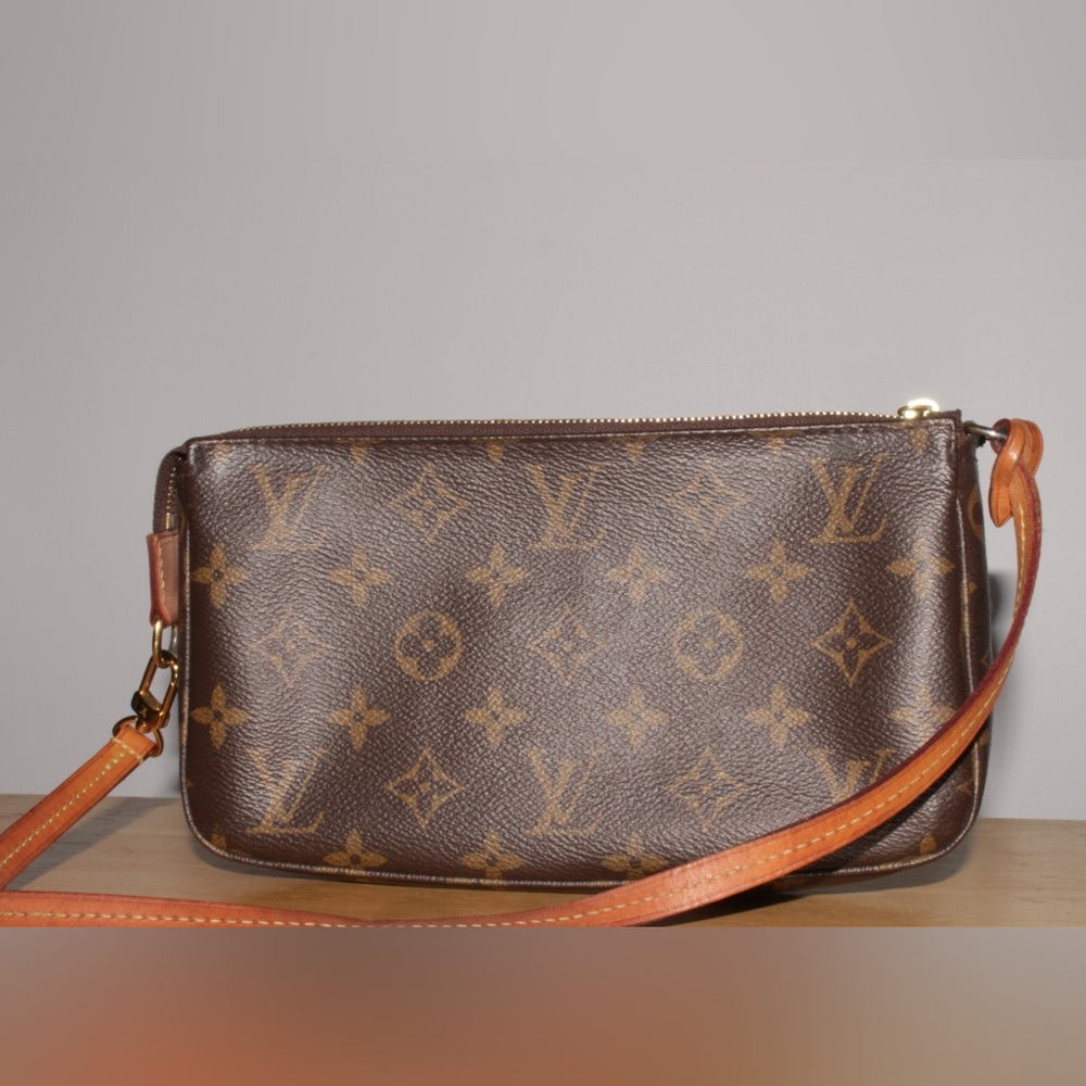 Louis Vuitton Pochette Accessoires-Monogram Leather